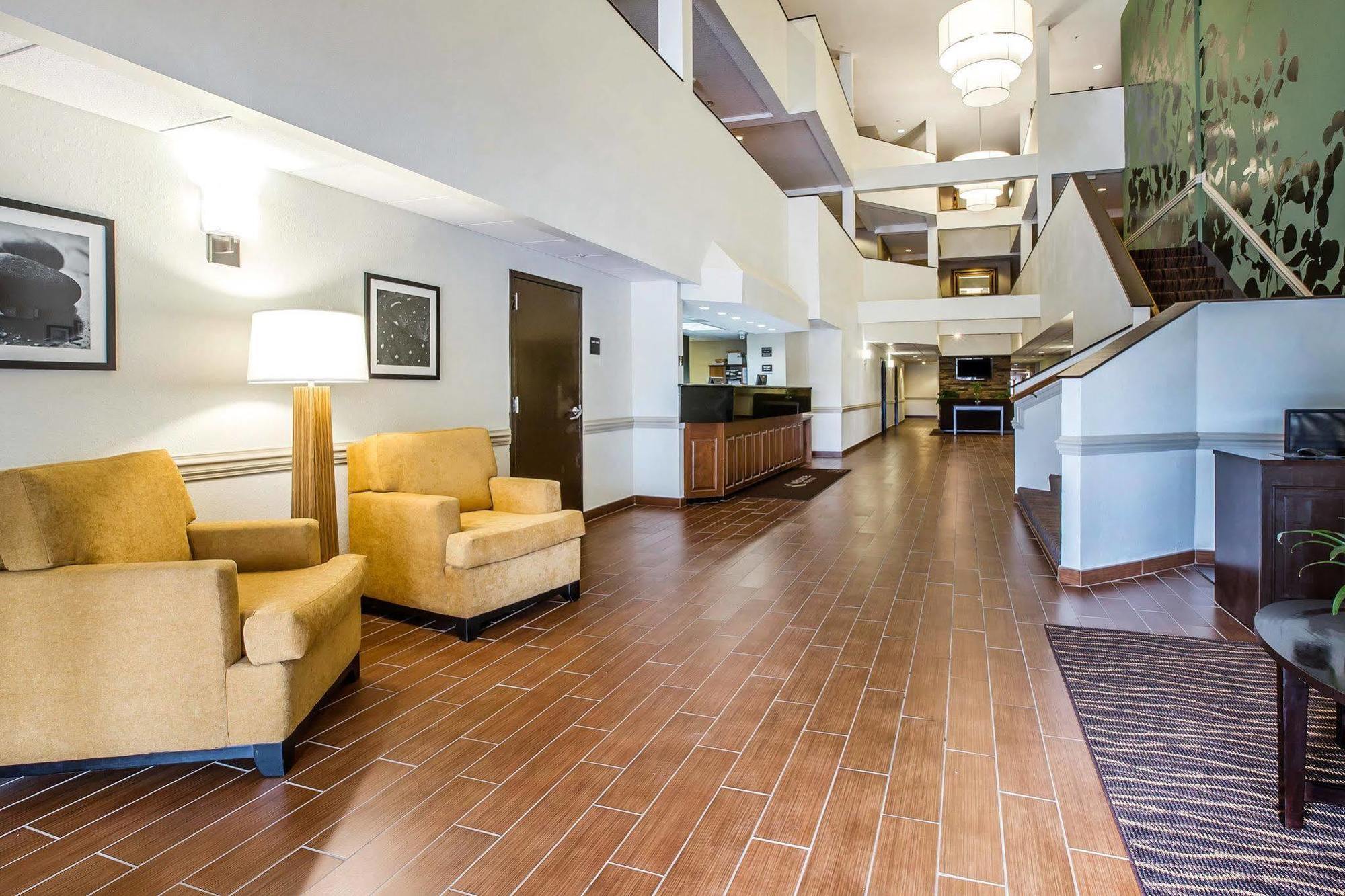 Hotel Clarion Pointe Albemarle Exterior foto